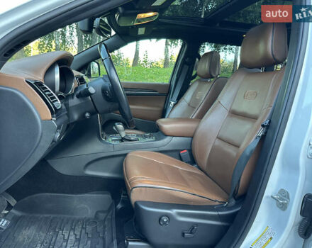 Джип Гранд Чероки 2020 в Киеве на Automoto.ua Белый Джип Гранд Чероки, объемом двигателя 5.7 л и пробегом 43 тыс. км за 35999 $, фото 29 на Automoto.ua