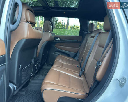 Джип Гранд Чероки 2020 в Киеве на Automoto.ua Белый Джип Гранд Чероки, объемом двигателя 5.7 л и пробегом 43 тыс. км за 35999 $, фото 37 на Automoto.ua