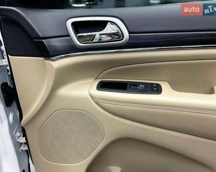 Білий Джип Grand Cherokee, об'ємом двигуна 3.6 л та пробігом 121 тис. км за 25700 $, фото 1 на Automoto.ua