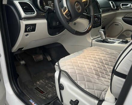 Білий Джип Grand Cherokee, об'ємом двигуна 5.65 л та пробігом 76 тис. км за 40000 $, фото 7 на Automoto.ua
