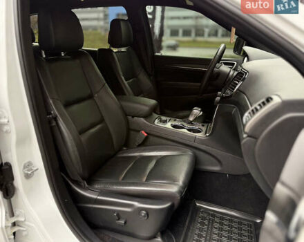 Білий Джип Grand Cherokee, об'ємом двигуна 3.6 л та пробігом 30 тис. км за 31000 $, фото 17 на Automoto.ua