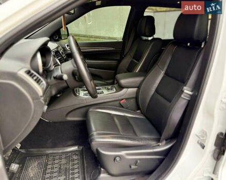 Білий Джип Grand Cherokee, об'ємом двигуна 3.6 л та пробігом 30 тис. км за 31000 $, фото 13 на Automoto.ua