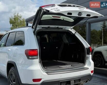 Белый Джип Гранд Чероки, объемом двигателя 5.65 л и пробегом 4 тыс. км за 39898 $, фото 57 на Automoto.ua