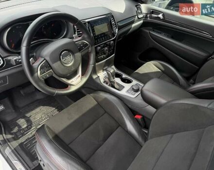 Белый Джип Гранд Чероки, объемом двигателя 5.65 л и пробегом 4 тыс. км за 39898 $, фото 22 на Automoto.ua