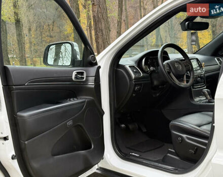 Белый Джип Гранд Чероки, объемом двигателя 3.6 л и пробегом 61 тыс. км за 24900 $, фото 26 на Automoto.ua