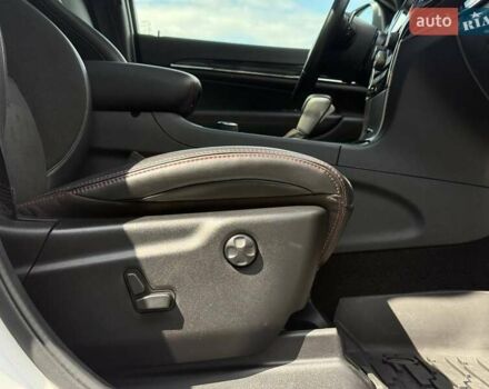 Белый Джип Гранд Чероки, объемом двигателя 5.65 л и пробегом 4 тыс. км за 39898 $, фото 53 на Automoto.ua