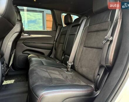 Белый Джип Гранд Чероки, объемом двигателя 5.65 л и пробегом 4 тыс. км за 39898 $, фото 40 на Automoto.ua