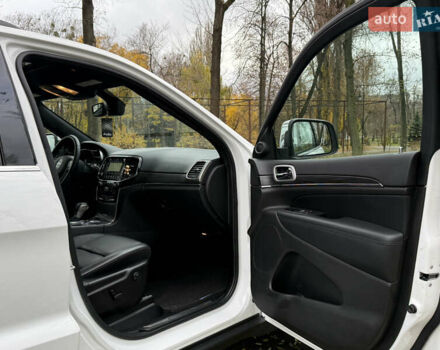 Белый Джип Гранд Чероки, объемом двигателя 3.6 л и пробегом 61 тыс. км за 24900 $, фото 62 на Automoto.ua