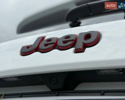 Белый Джип Гранд Чероки, объемом двигателя 5.65 л и пробегом 4 тыс. км за 39898 $, фото 10 на Automoto.ua