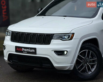 Білий Джип Grand Cherokee, об'ємом двигуна 3.6 л та пробігом 30 тис. км за 31000 $, фото 1 на Automoto.ua