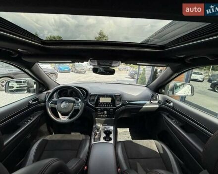 Белый Джип Гранд Чероки, объемом двигателя 5.65 л и пробегом 4 тыс. км за 39898 $, фото 43 на Automoto.ua