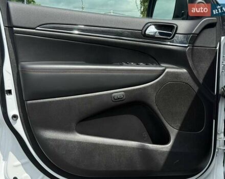 Белый Джип Гранд Чероки, объемом двигателя 5.65 л и пробегом 4 тыс. км за 39898 $, фото 18 на Automoto.ua