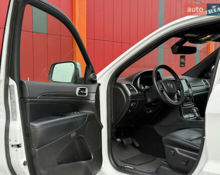 Джип Гранд Чероки 2021 в Киеве на Automoto.ua Белый Джип Гранд Чероки, объемом двигателя 3.6 л и пробегом 61 тыс. км за 25500 $, фото 28 на Automoto.ua
