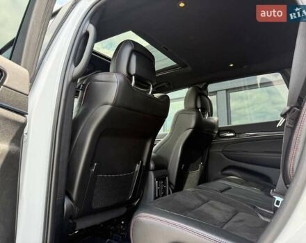 Белый Джип Гранд Чероки, объемом двигателя 5.65 л и пробегом 4 тыс. км за 39898 $, фото 39 на Automoto.ua