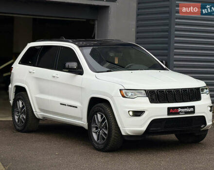 Білий Джип Grand Cherokee, об'ємом двигуна 3.6 л та пробігом 30 тис. км за 31000 $, фото 4 на Automoto.ua