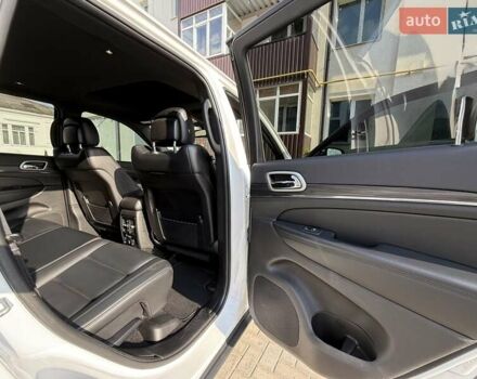 Джип Гранд Чероки 2021 в Ромнах на Automoto.ua Белый Джип Гранд Чероки, объемом двигателя 3.6 л и пробегом 58 тыс. км за 27000 $, фото 11 на Automoto.ua