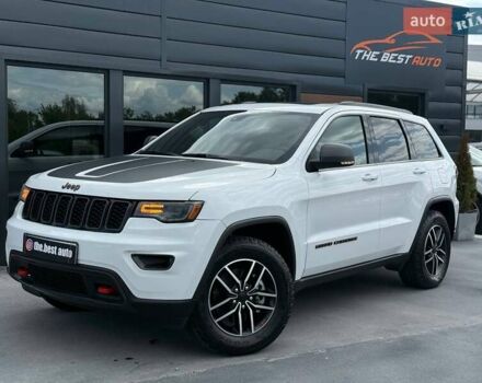 Белый Джип Гранд Чероки, объемом двигателя 5.65 л и пробегом 4 тыс. км за 39898 $, фото 2 на Automoto.ua