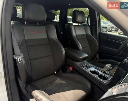 Белый Джип Гранд Чероки, объемом двигателя 5.65 л и пробегом 4 тыс. км за 39898 $, фото 54 на Automoto.ua