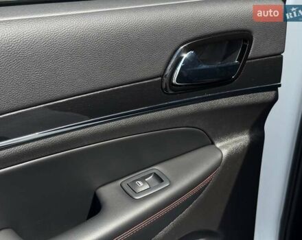 Белый Джип Гранд Чероки, объемом двигателя 5.65 л и пробегом 4 тыс. км за 39898 $, фото 38 на Automoto.ua