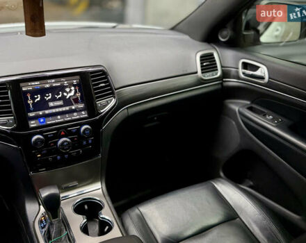 Білий Джип Grand Cherokee, об'ємом двигуна 3.6 л та пробігом 30 тис. км за 31000 $, фото 21 на Automoto.ua