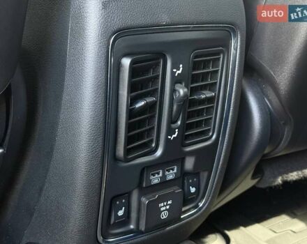 Белый Джип Гранд Чероки, объемом двигателя 5.65 л и пробегом 4 тыс. км за 39898 $, фото 41 на Automoto.ua