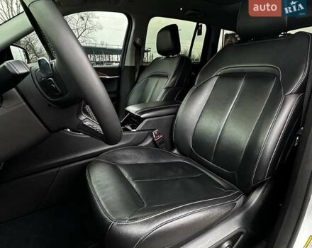 Білий Джип Grand Cherokee, об'ємом двигуна 2 л та пробігом 44 тис. км за 49500 $, фото 13 на Automoto.ua