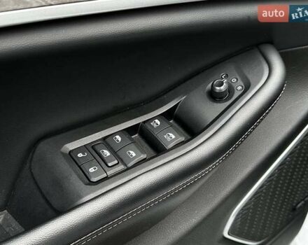 Білий Джип Grand Cherokee, об'ємом двигуна 2 л та пробігом 44 тис. км за 49500 $, фото 34 на Automoto.ua