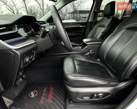 Білий Джип Grand Cherokee, об'ємом двигуна 2 л та пробігом 44 тис. км за 49500 $, фото 12 на Automoto.ua