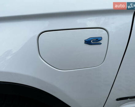 Білий Джип Grand Cherokee, об'ємом двигуна 2 л та пробігом 39 тис. км за 45500 $, фото 30 на Automoto.ua