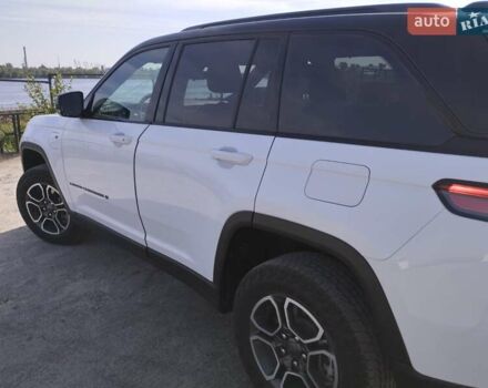 Білий Джип Grand Cherokee, об'ємом двигуна 2 л та пробігом 32 тис. км за 49999 $, фото 6 на Automoto.ua