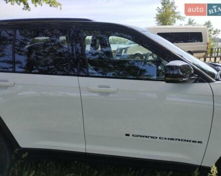 Білий Джип Grand Cherokee, об'ємом двигуна 2 л та пробігом 32 тис. км за 49999 $, фото 2 на Automoto.ua