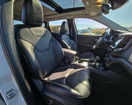 Білий Джип Grand Cherokee, об'ємом двигуна 0 л та пробігом 35 тис. км за 20000 $, фото 6 на Automoto.ua