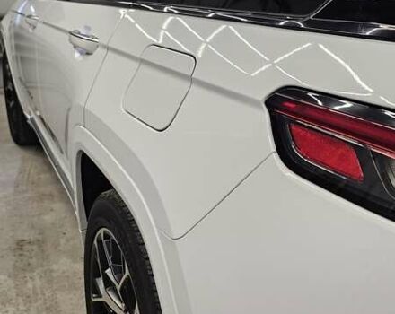 Білий Джип Grand Cherokee, об'ємом двигуна 2 л та пробігом 21 тис. км за 62000 $, фото 15 на Automoto.ua