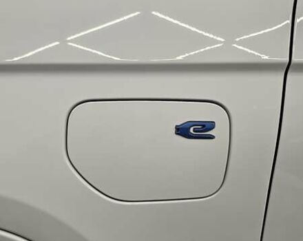 Білий Джип Grand Cherokee, об'ємом двигуна 2 л та пробігом 21 тис. км за 62000 $, фото 18 на Automoto.ua