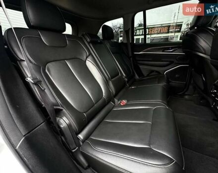 Білий Джип Grand Cherokee, об'ємом двигуна 2 л та пробігом 44 тис. км за 49500 $, фото 16 на Automoto.ua