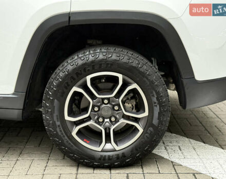 Белый Джип Гранд Чероки, объемом двигателя 3.6 л и пробегом 50 тыс. км за 42000 $, фото 11 на Automoto.ua