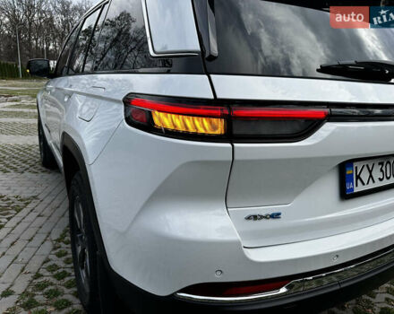 Білий Джип Grand Cherokee, об'ємом двигуна 2 л та пробігом 39 тис. км за 45500 $, фото 4 на Automoto.ua