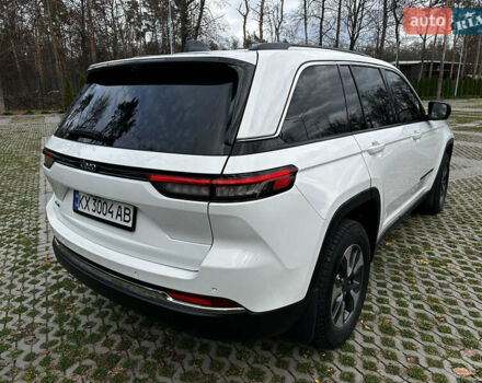 Білий Джип Grand Cherokee, об'ємом двигуна 2 л та пробігом 39 тис. км за 45500 $, фото 3 на Automoto.ua