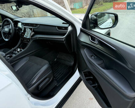 Білий Джип Grand Cherokee, об'ємом двигуна 3.6 л та пробігом 2 тис. км за 52999 $, фото 4 на Automoto.ua