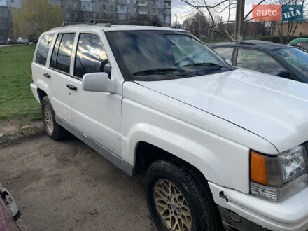 Білий Джип Grand Cherokee, об'ємом двигуна 5.2 л та пробігом 260 тис. км за 6500 $, фото 1 на Automoto.ua