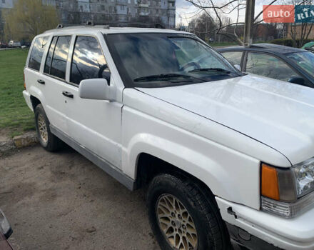 Белый Джип Гранд Чероки, объемом двигателя 5.2 л и пробегом 260 тыс. км за 6500 $, фото 1 на Automoto.ua