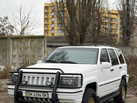 Белый Джип Гранд Чероки, объемом двигателя 5.2 л и пробегом 280 тыс. км за 4900 $, фото 1 на Automoto.ua