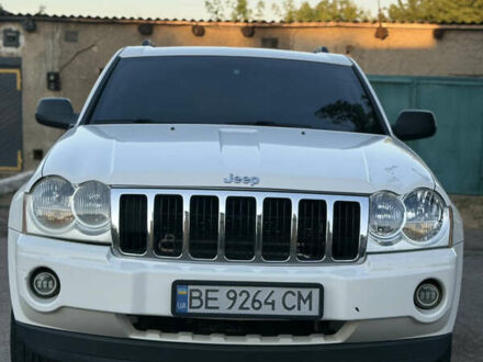 Джип Гранд Чероки 2006 в Николаеве на Automoto.ua Белый Джип Гранд Чероки, объемом двигателя 3.7 л и пробегом 204 тыс. км за 9000 $, фото 1 на Automoto.ua