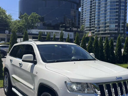 Джип Гранд Чероки 2011 в Бучаче на Automoto.ua Белый Джип Гранд Чероки, объемом двигателя 2.99 л и пробегом 315 тыс. км за 17500 $, фото 1 на Automoto.ua