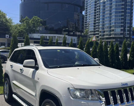 Джип Гранд Чероки 2011 в Бучаче на Automoto.ua Белый Джип Гранд Чероки, объемом двигателя 2.99 л и пробегом 315 тыс. км за 17500 $, фото 1 на Automoto.ua