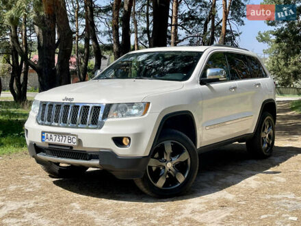 Джип Гранд Чероки 2012 в Киеве на Automoto.ua Белый Джип Гранд Чероки, объемом двигателя 3.6 л и пробегом 264 тыс. км за 15000 $, фото 1 на Automoto.ua