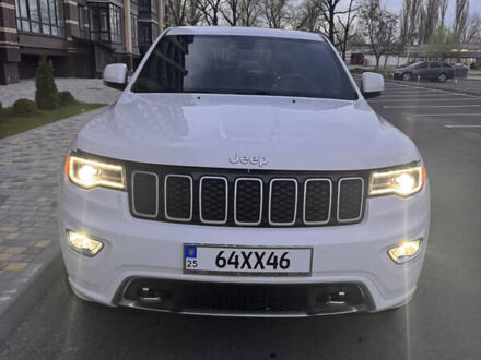 Белый Джип Гранд Чероки, объемом двигателя 5.65 л и пробегом 115 тыс. км за 25000 $, фото 1 на Automoto.ua