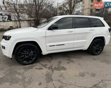 Белый Джип Гранд Чероки, объемом двигателя 3.6 л и пробегом 98 тыс. км за 26000 $, фото 1 на Automoto.ua