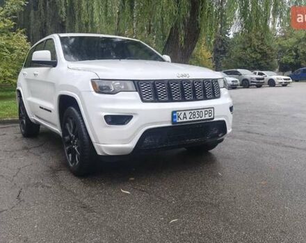 Белый Джип Гранд Чероки, объемом двигателя 3.61 л и пробегом 111 тыс. км за 21500 $, фото 1 на Automoto.ua
