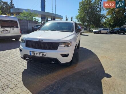 Білий Джип Grand Cherokee, об'ємом двигуна 5.65 л та пробігом 140 тис. км за 37000 $, фото 1 на Automoto.ua